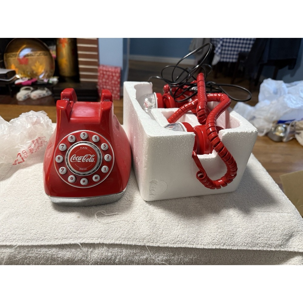 Vintage-Style Coca-Cola Snow Dome Phone‎ (2001) - USED
